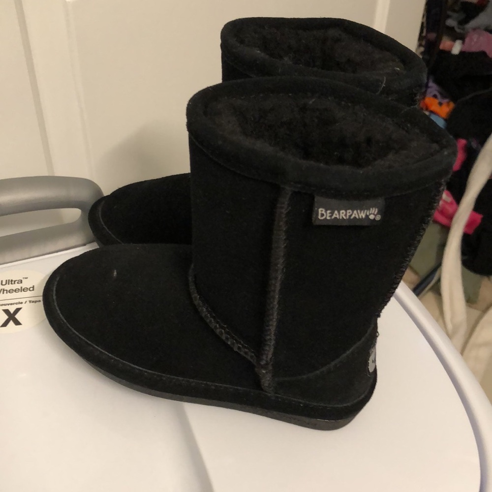 Suede boots never worn lol toddler